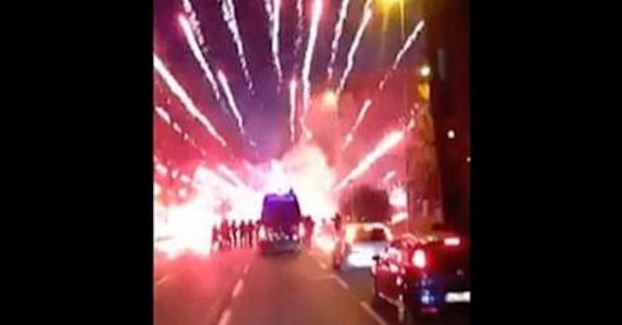 VIDEO – Ultrà Atalanta attaccano navetta tifosi Inter, è scontro a Bergamo