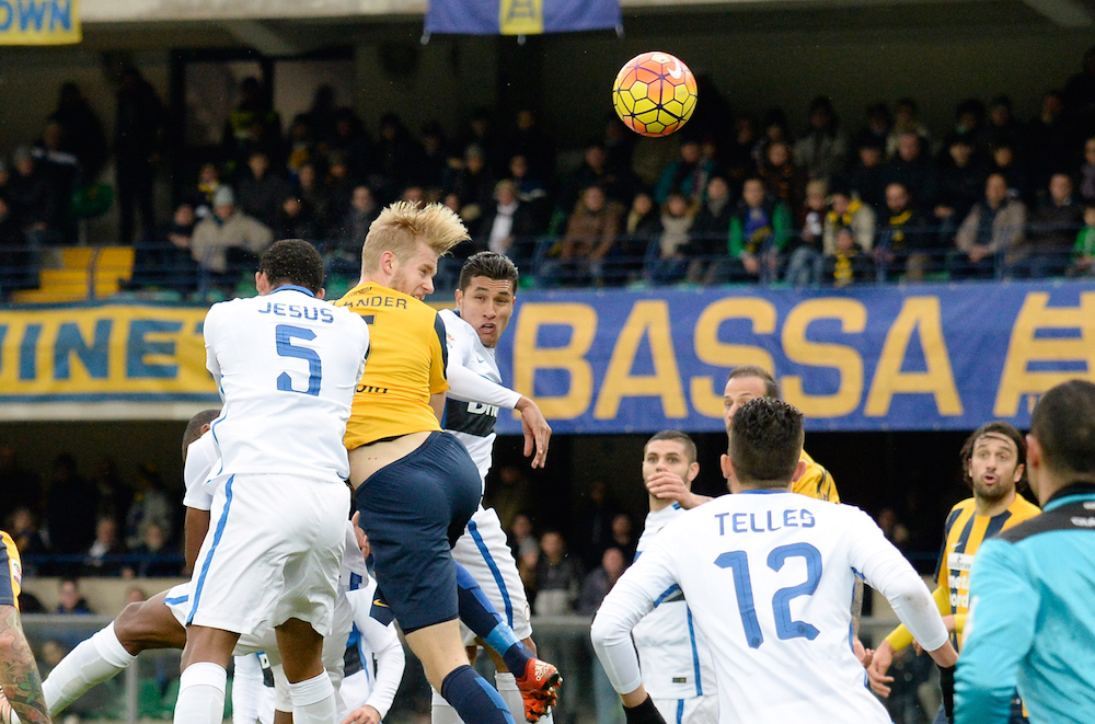VIDEO – La difesa dorme, i 3 gol del Verona arrivano in fotocopia