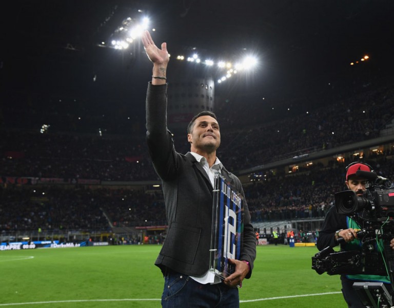 L’Inter celebra Julio Cesar prima del fischio d’inizio del derby: lacrime e tanta emozione per il brasiliano