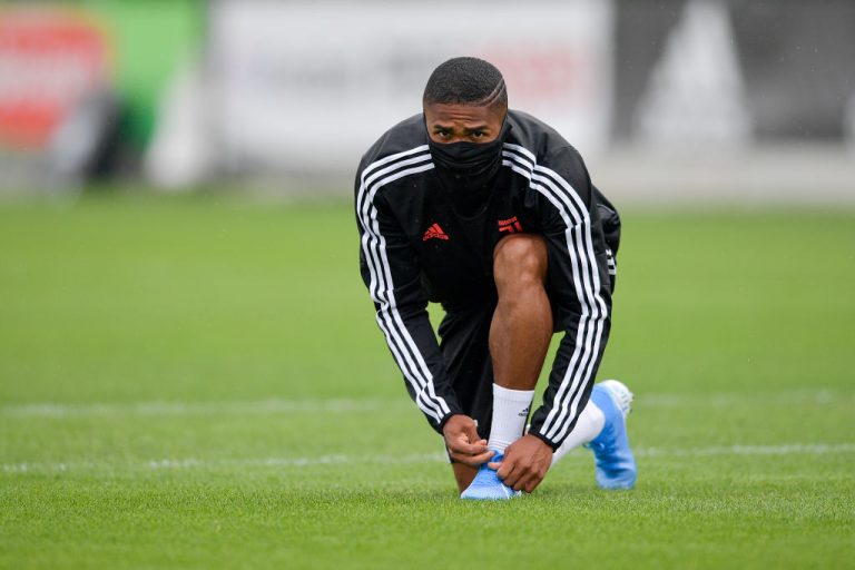 Infortunio Douglas Costa, stop più lungo del previsto: può saltare l’Inter