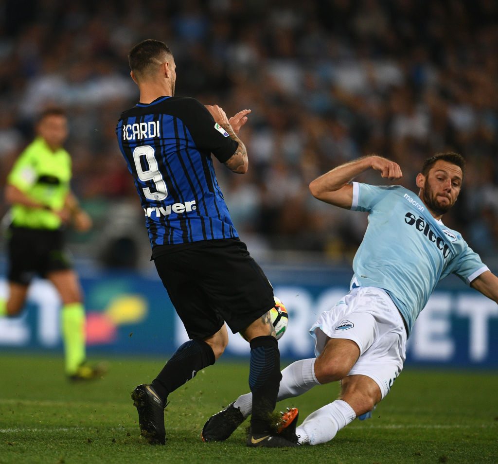 Lazio-Inter, l’accusa di Repubblica: “Due anni fa la decise De Vrij, non Vecino. Oggi non potrà evitare i fischi”