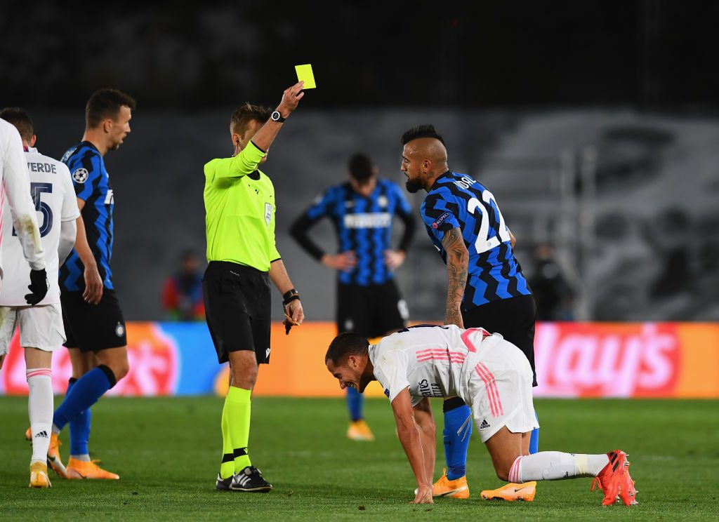 GdS – Dai ritardi di de Vrij al nuovo ruolo di Vidal: i calciatori in difficoltà a caccia di riscatto