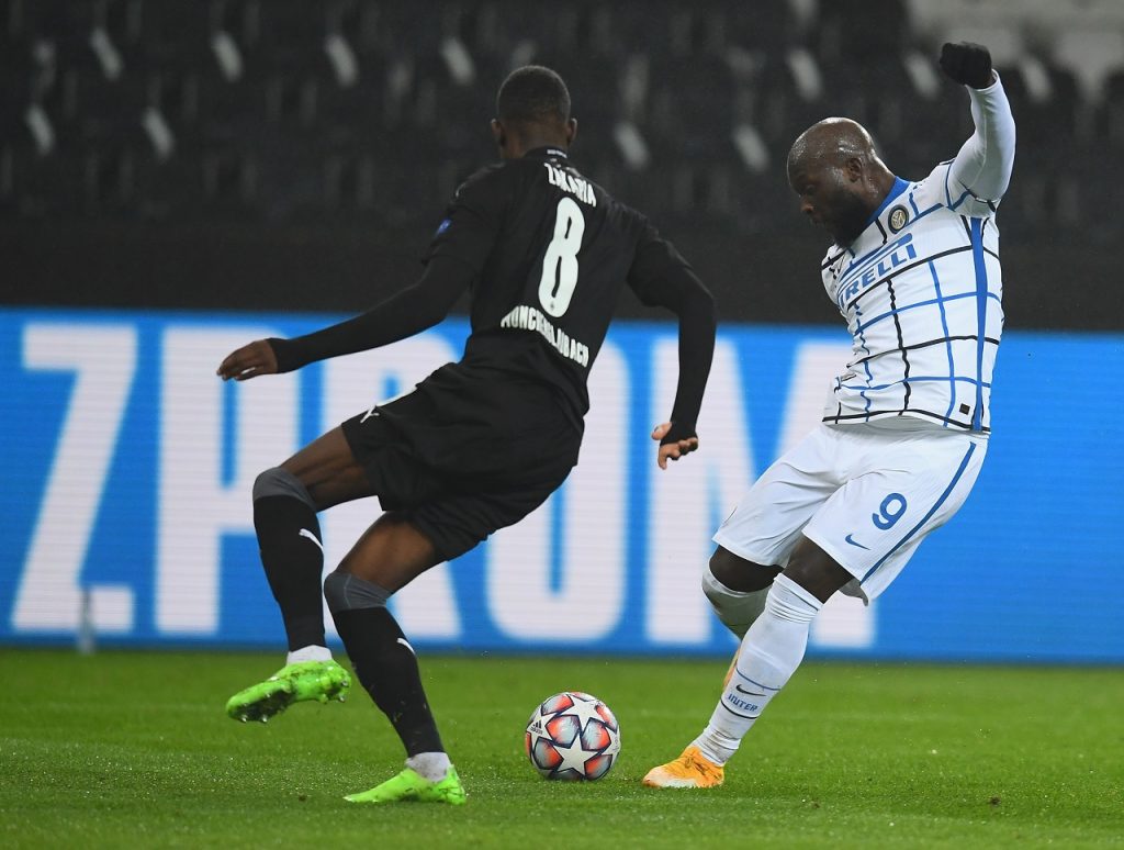 Zakaria torna sul ciclone Lukaku: “Affrontare un giocatore del genere è divertente, è uno dei migliori al mondo”