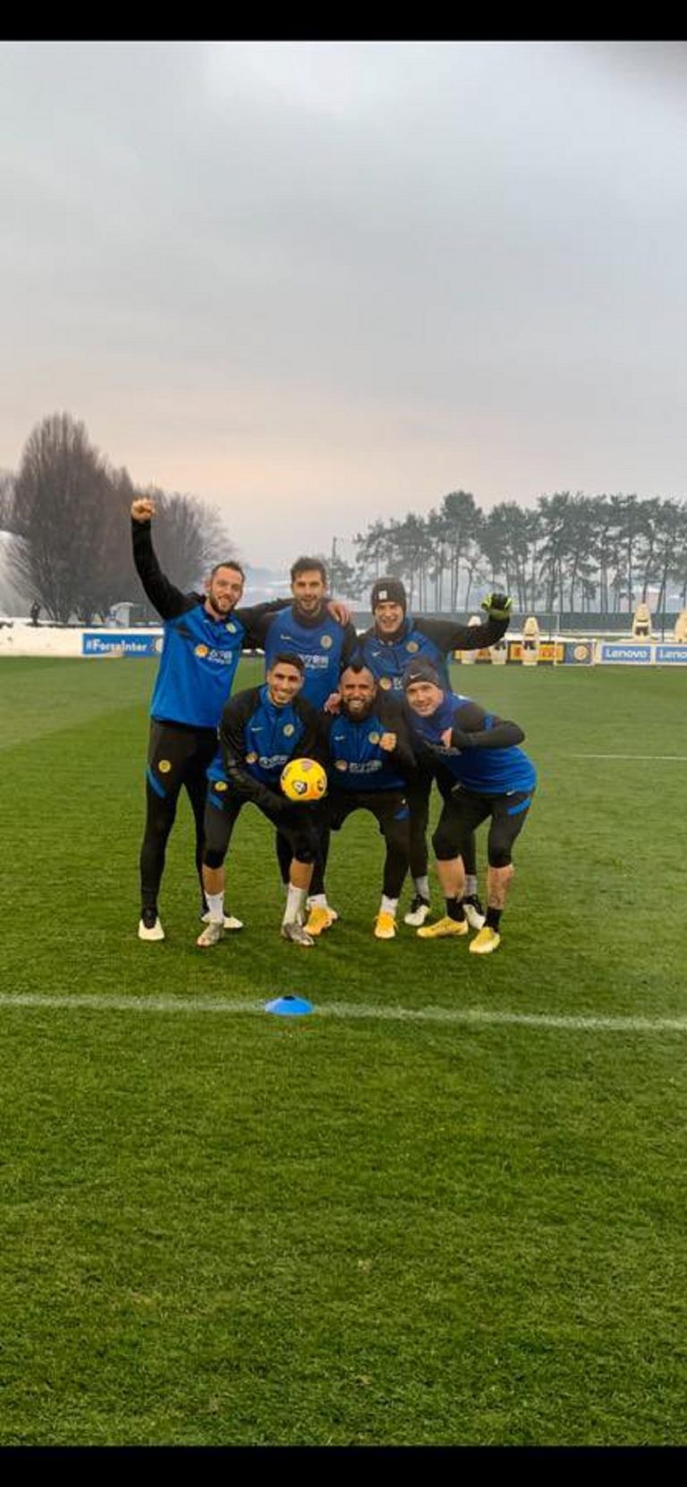 Social – De Vrij esulta per la vittoria in partitella