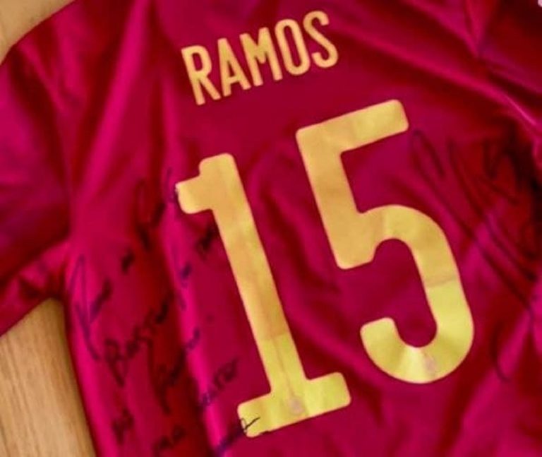 Social – Bastoni e il regalo speciale: Sergio Ramos gli invia la maglia