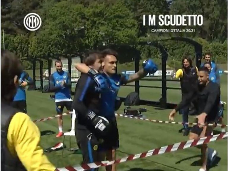 VIDEO – Conte e Lautaro, la seconda parte della “sfida di box”: esplode l’abbraccio finale
