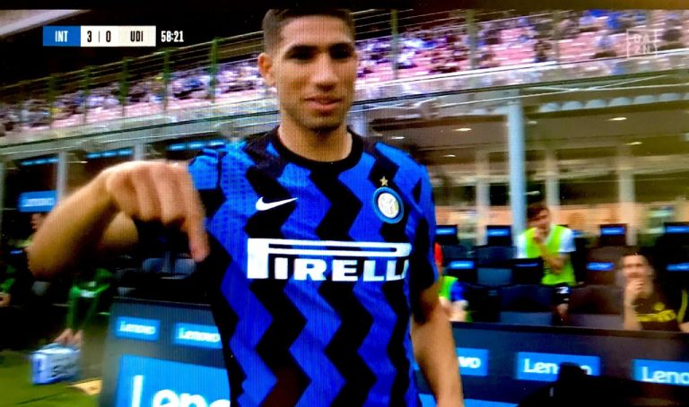 Inter-Udinese, Hakimi tocca il logo nerazzurro e promette: “Resto qui”