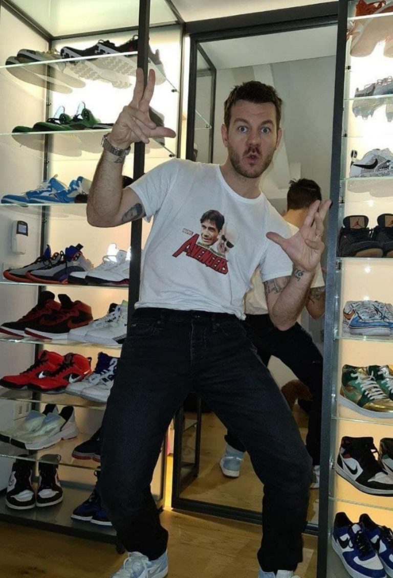 Social – Cattelan con la maglia degli Avengers ma sono…Conte e Marotta