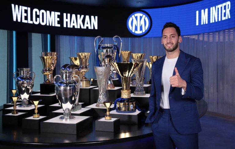 UFFICIALE – Calhanoglu è un nuovo giocatore dell’Inter: tutti i dettagli