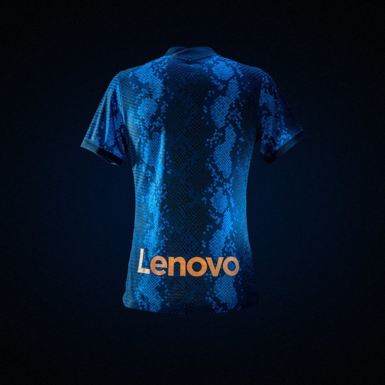 LIVEBLOG – L’Inter lancia la maglia Home 21/22, tifosi divisi sui social: “Non è tradizionale. Che figata”