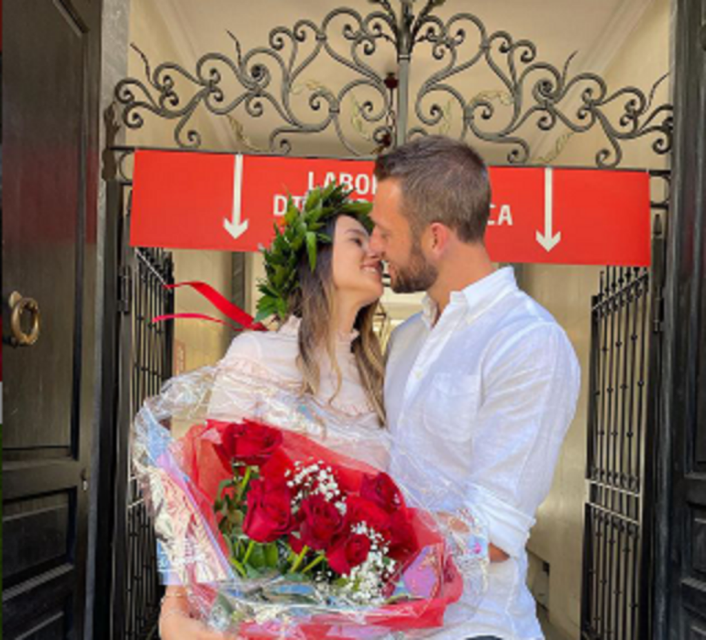 Social – De Vrij celebra la laurea della compagna: “Fiero di te”