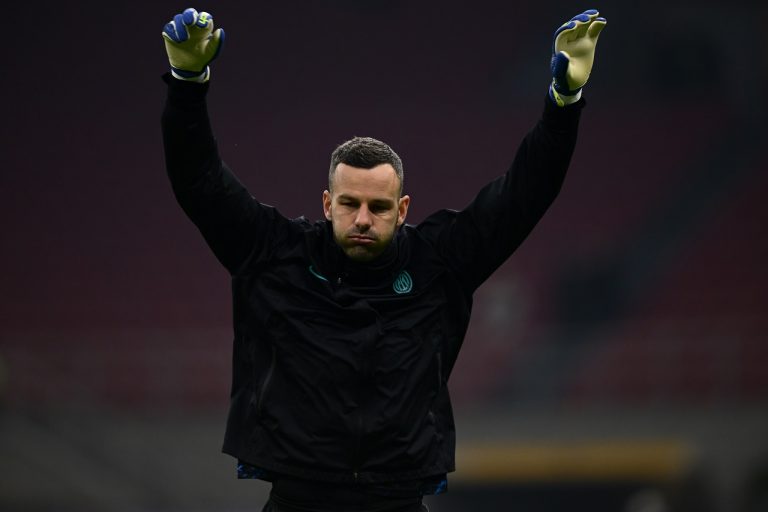 Inter, ora è emergenza per Udine: Calhanoglu squalificato, Handa e Bastoni in dubbio Handanovic