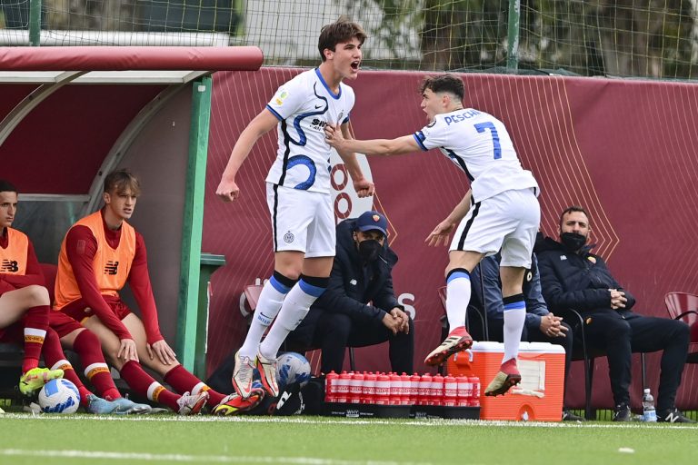 VIDEO – Primavera Inter, la pennellata su punizione di Casadei contro la Roma