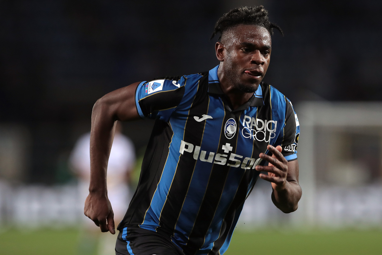 Duvan Zapata in azione con l'Atalanta