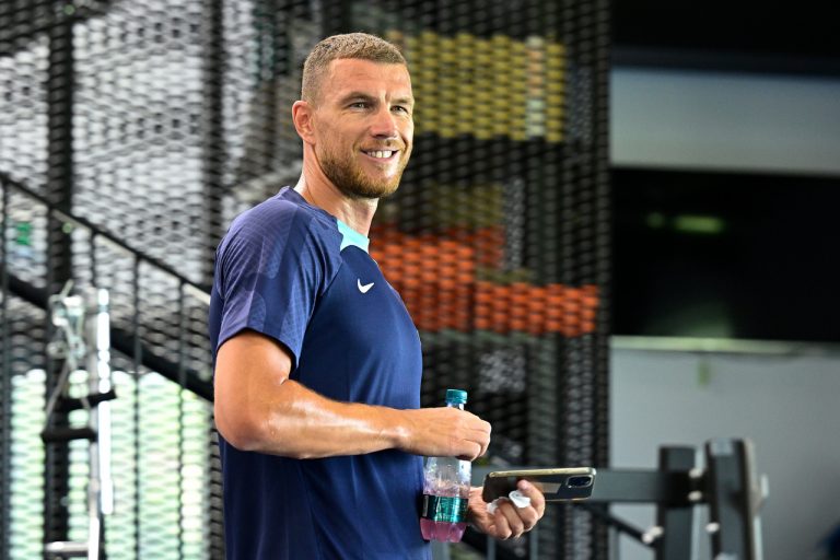 Dzeko torna in anticipo: vuole restare all’Inter, previsto confronto con Inzaghi Dzeko Inter