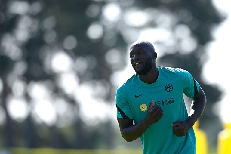Lukaku, voglia matta di Inter: anticipa il rientro, in vacanza si allena con Onana