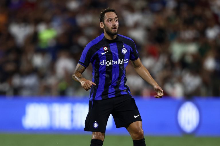 La “rivalità” con Mkhitaryan e se stesso: ecco la prossima sfida di Calhanoglu