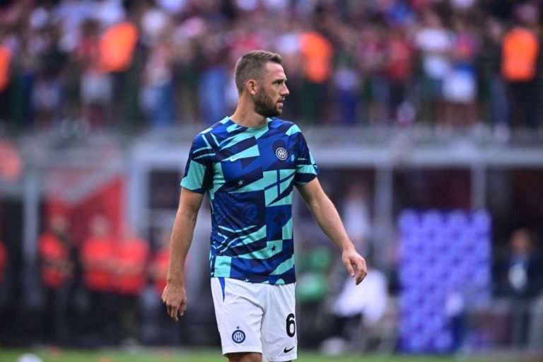 Inter, nessun incontro previsto con l’agente di De Vrij. Addio più vicino