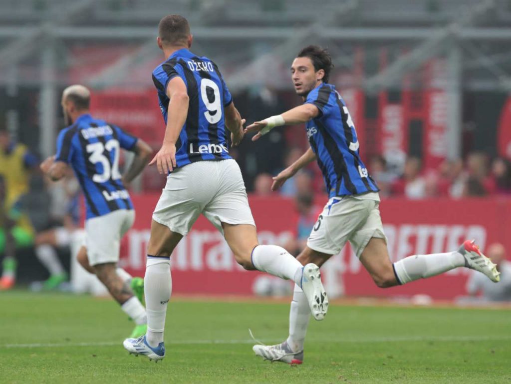 Top&Flop di Milan-Inter: Dzeko e Mkhitaryan ok, de Vrij e Bastoni sbagliano tutto