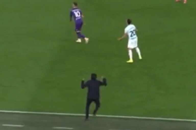 VIDEO – Fiorentina-Inter, Calhanoglu sbaglia il passaggio: Inzaghi ENTRA in campo!