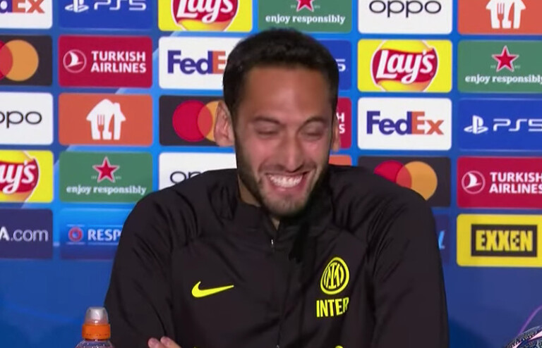 VIDEO – La domanda (provocatoria) del giornalista fa scoppiare a ridere Calhanoglu