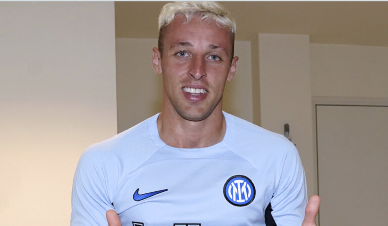 FOTO – L’Inter “spoilera” la nuova maglia da allenamento