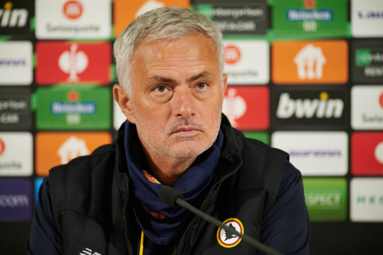 Mourinho stuzzica ancora: “Inzaghi ha due squadre, io non ho cambi”