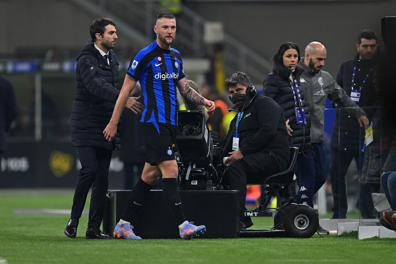 Skriniar: l’espulsione sa di addio. Ma i tifosi dell’Inter cantano per lui Skriniar Inter PSG