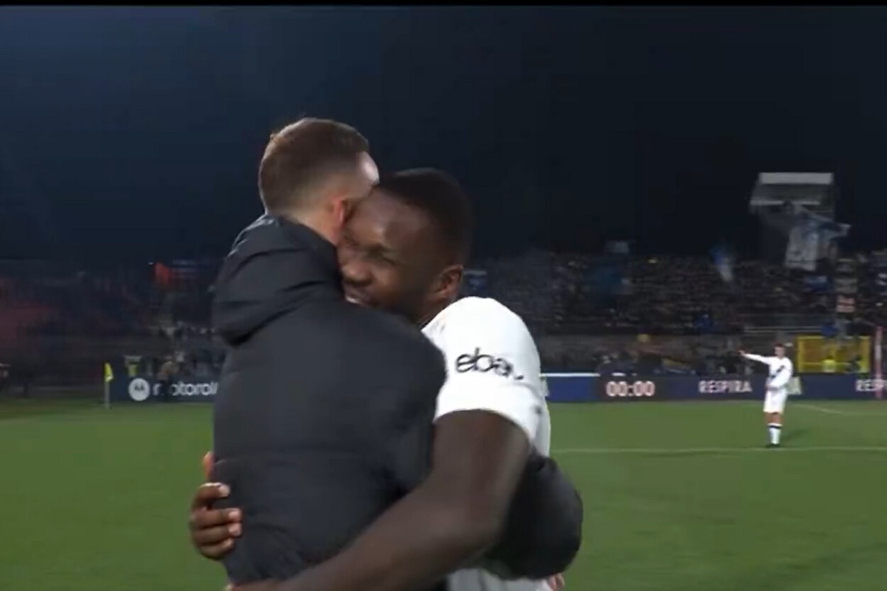 VIDEO – Thuram UOMO spogliatoio: che GESTO con Arnautovic!