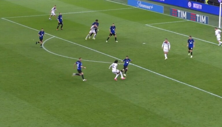 VIDEO – Il recupero di Arnautovic vale come un gol: lo scatto è provvidenziale
