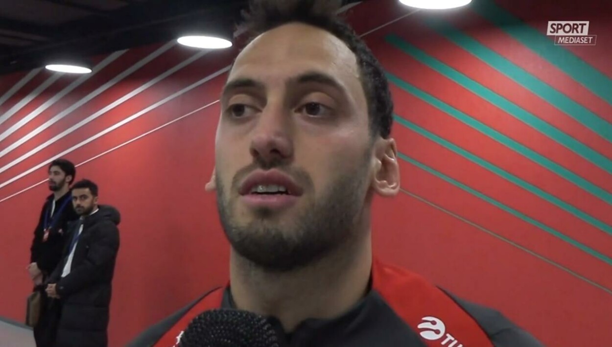 Corsera – Offerta di contratto del Bayern: “Calhanoglu è allettato”