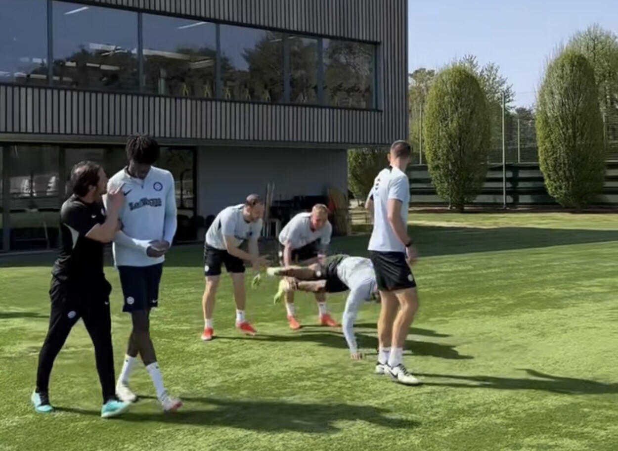 VIDEO – Siparietto da ridere: scherzo folle a Dumfries