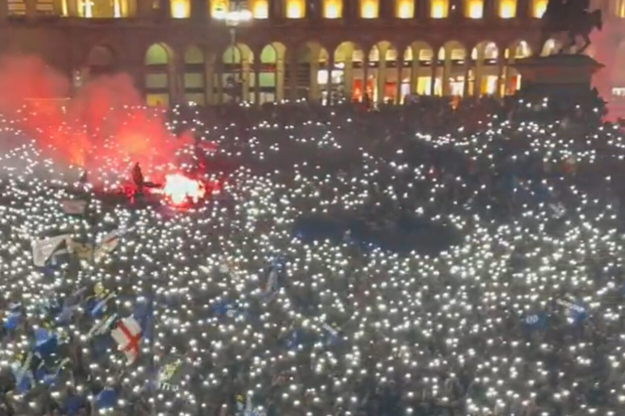 VIDEO – Spettacolo di luci in Piazza Duomo: atmosfera da BRIVIDI!