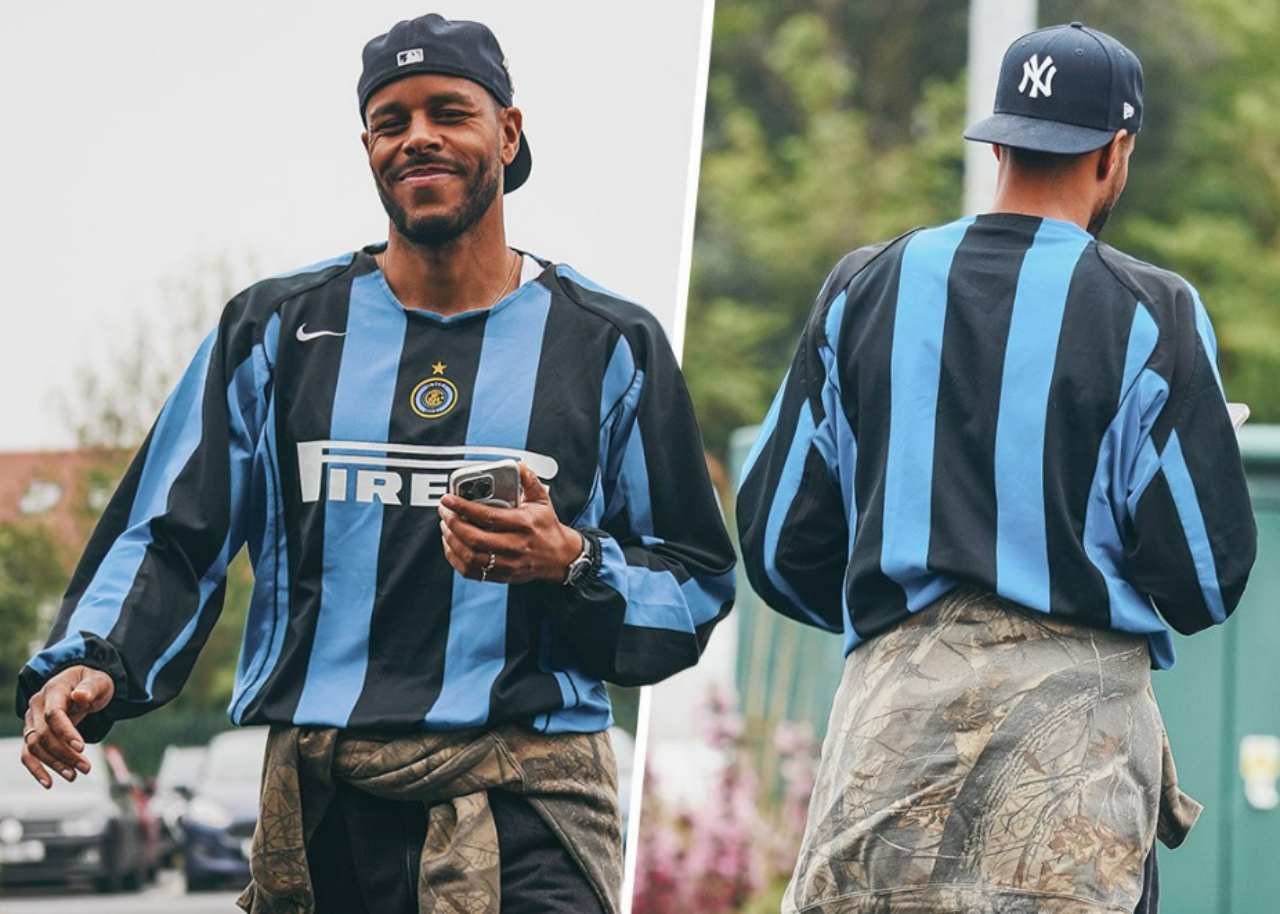 Calciatore del Brentford in giro con la maglia dell’Inter: la reazione del club