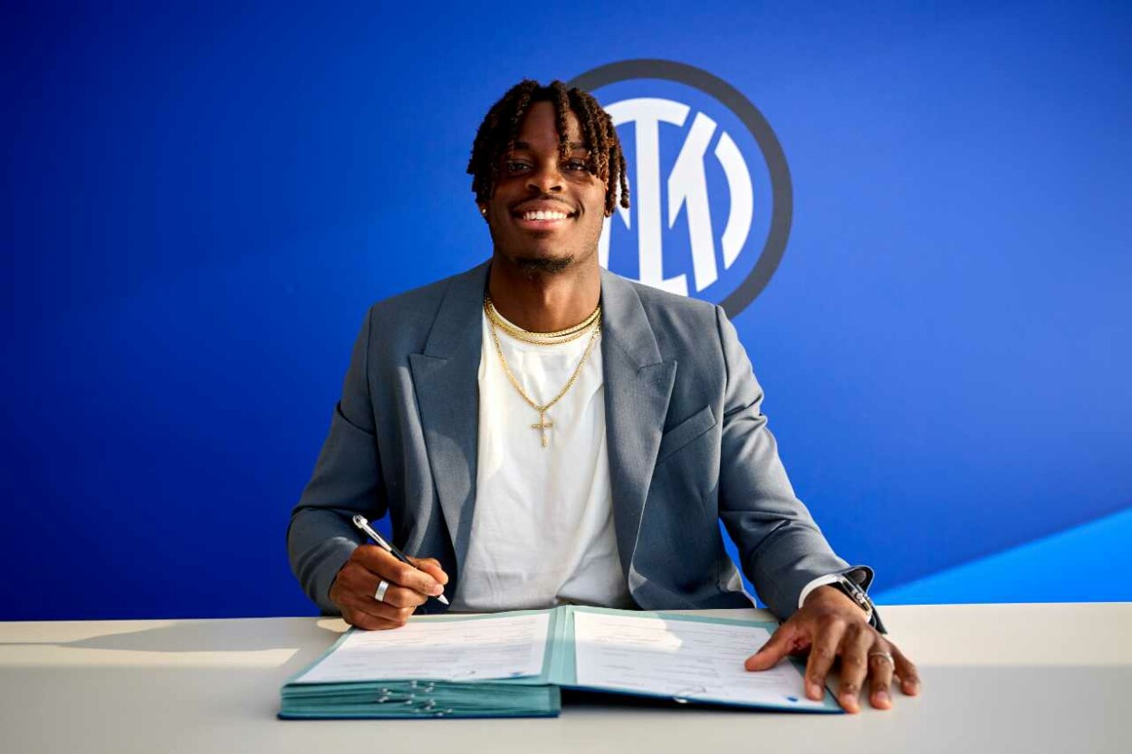 Nuovo contratto UFFICIALE: Bisseck rinnova con l’Inter