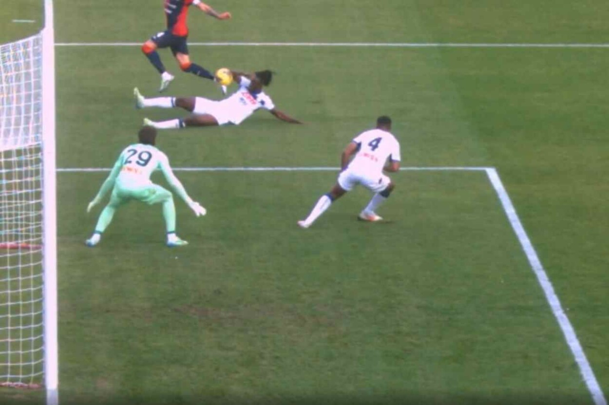 Bufera sull’Atalanta: “Errore di campo e di Var, era rigore Cagliari”