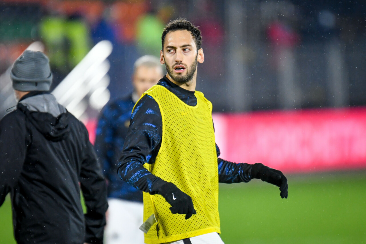 Calhanoglu, lo stop sarà breve: la previsione dell’Inter